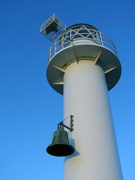 misthoorn en bel op toren kop westerstaketsel